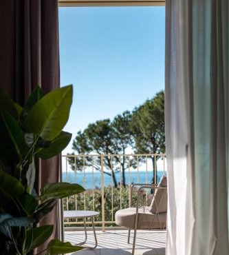 Bed & Breakfast LA HOME and Apartments in Moniga
