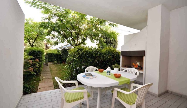 Bungalow with air conditioning, terrace and pool in Bibione