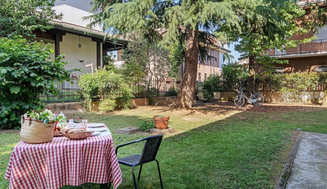 Casa Cedrus with Shared Garden in Lainate