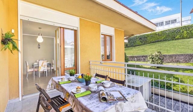 Casa Mirella quiet 2BR with View, Balcony and AC, Nebbiuno, Italy in Nebbiuno