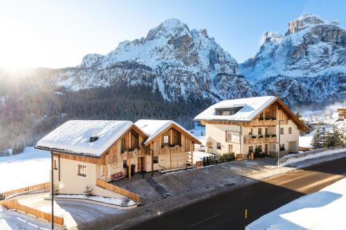 Chalets 4 Sorus & Apartments La Villetta in Colfosco