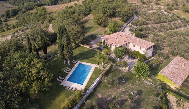 Chianti Stone Villa with Infinity Pool, by Cuvée in Provincia di Siena