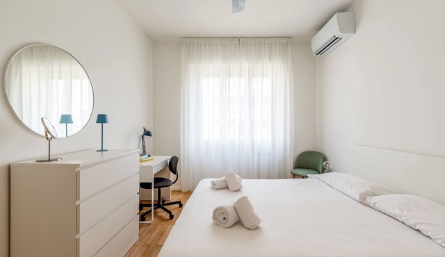 [City Life-Corso Como] Flat with private balcony in Milano