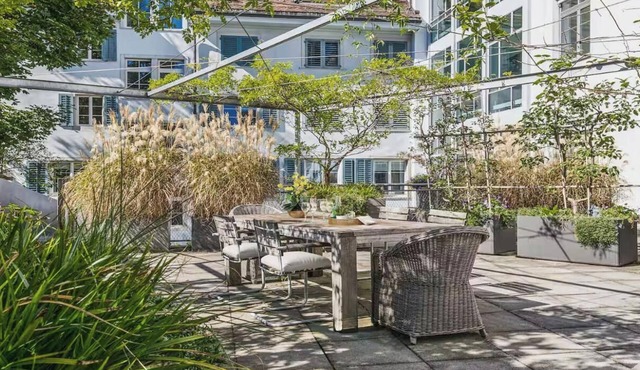 COMBINING TIMELESS ELEGANCE, DESIGNER INTERIORS & AN UNRIVALED LOCATION-OLD TOWN in Zürich