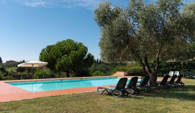 Cosy apartment for 8 guests with pool, hot tub, WIFI and pets allowed in Siena