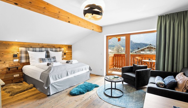 Cozy top floor studio with pool & sauna in Reit im Winkl