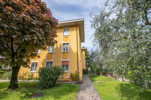 Elena Apartment - Family Friendly in Salò