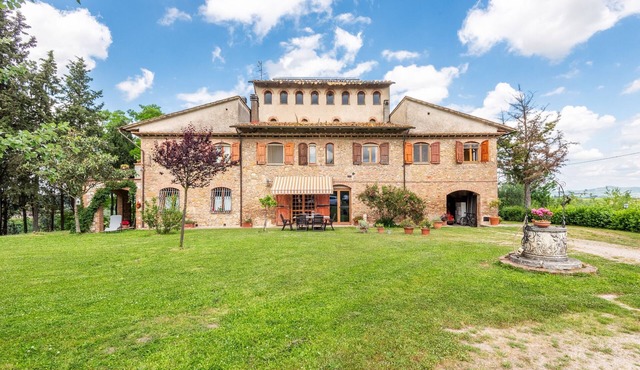 Farmhouse "Le Volpaie - Appartamento Maria" with Private Garden, Whirlpool & Wi-Fi in San Gimignano