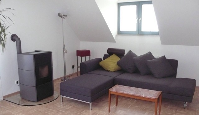 Ferienwohnung in Ehemaliger Bank, 100 qm, Schlafzimmer, Leseraum mit Bettcouch, Balkon, Max. für 3 Personen in Sinntal