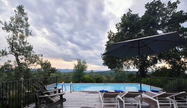 Frank Lloyd Wright-inspired villa in Tuscany in Pergine Valdarno