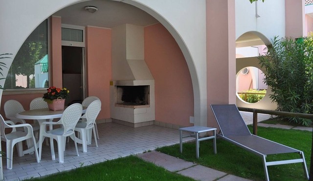Gorgeous villa with garden and pool in Bibione