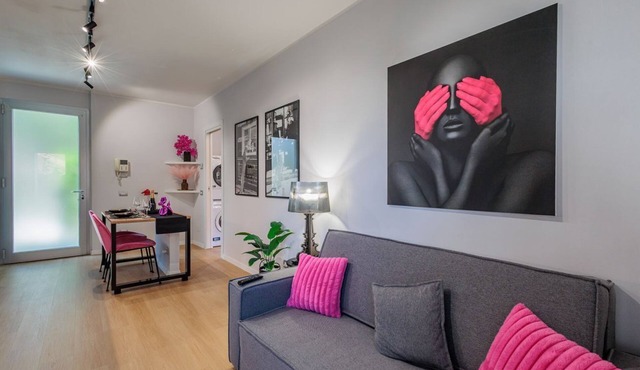 GuestHost - 50 sqm apartment for 3 people, tastefully furnished, located in the quiet Corridoni area of Bergamo. The apartment features a private garden and a reserved parking space for guests, ensuring maximum convenience for those traveling by car. Ide in Bergamo