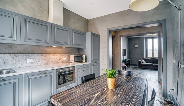 GuestHost - Elegant design apartment of about 90 sqm, ideal for 4 people, located on the second floor of a historic building (without elevator).The property is located in the Monteluce district, a few steps from the center of Perugia, in a quiet area equ in Perugia
