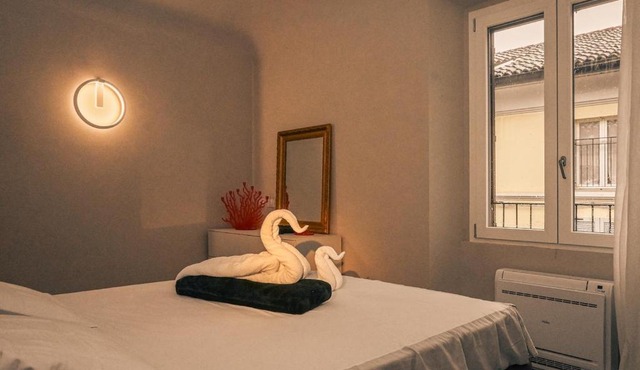 Heart of Piacenza Luxury Apt, 100m Piazza Cavalli