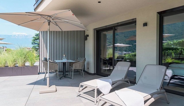 Holiday Apartment ‘Erbacher – Gabi’s Suite’ with Mountain View, Sauna and Pool in Bozen