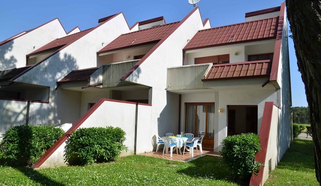Holiday apartment with terrace and air conditioning