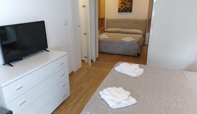 Hotel Etna - Hotel per Coppie e Famiglie con Parcheggio e Spiaggia in Riccione