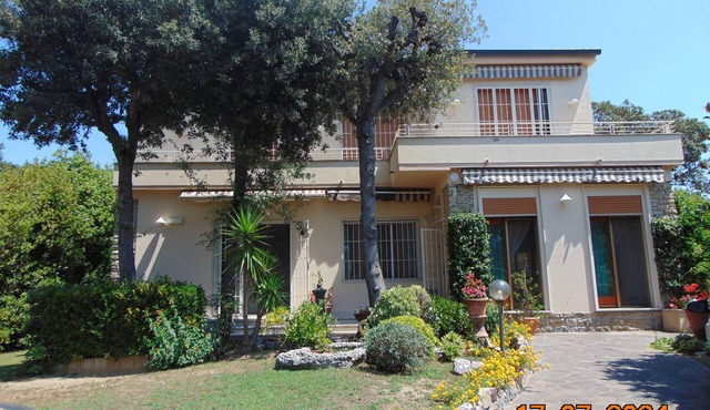 Summer sun and breeze, winter fireplace and blankets A retreat for every season in Marina di Pisa-tirrenia-calambr