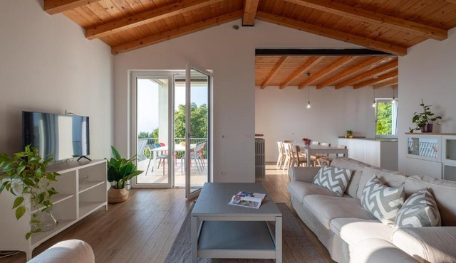 Lake Garda View Villa for Groups 3BR, 2Baths, Garden & BBQ in San Zeno di Montagna