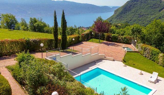 Lake view over Lake Garda, pool, 90× 5‑star reviews, ideal for cycling, hiking in Tignale