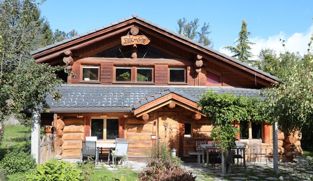 Le Gîte de Briey, complete chalet, 7 min from Vercorin in Chalais