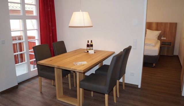 Licht-durchflutete Ferienwohnung (45qm) mit Balkon und separater Küche in Bad Windsheim