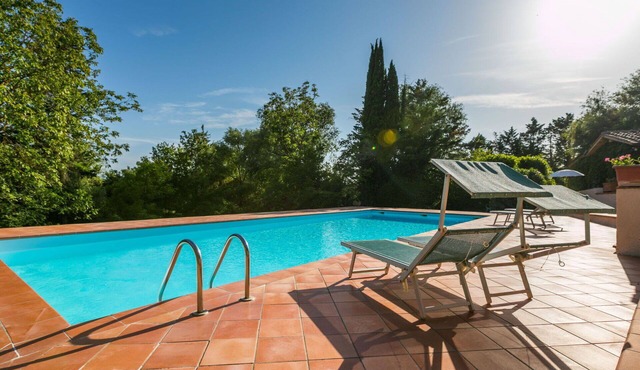 Lovely apartment in villa for 4 guests with pool, WIFI, TV, terrace and panoramic view in Colle Di Val D'elsa