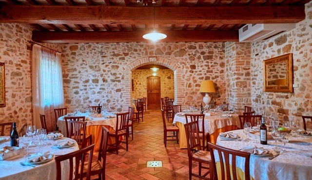 Lovely apartment for 5 guests with pool, WIFI, TV and pets allowed, close to Spoleto