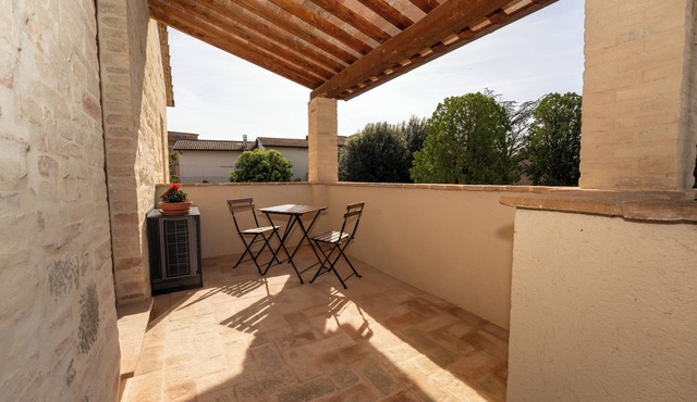 Lovely countryside apartment with shared pool near Deruta