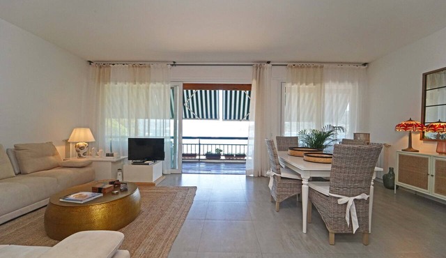 Luxury apartment 20 m from the sea, balcony, sea view, 5Terre access in Portovenere