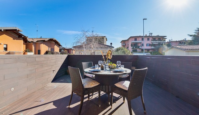 Maison Blanchette By Bookinggardalake in Desenzano del Garda