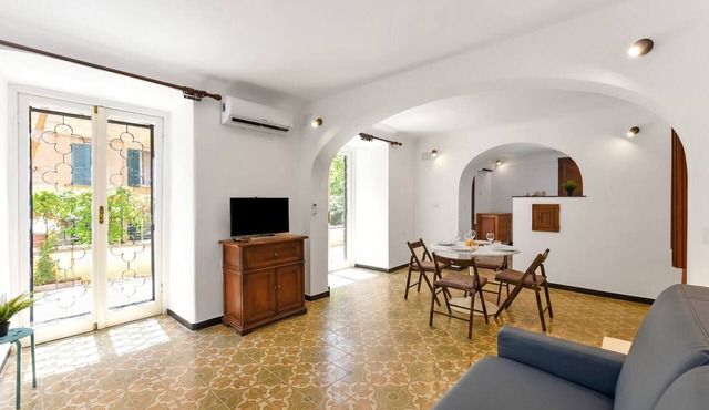 Maisonette Apartment with Outdoor Dining, Genova, Italy in Genova