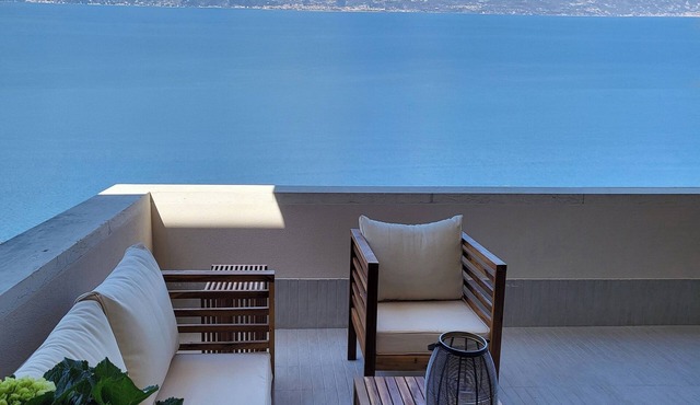 Mid-century villa "La Maison sur Mer" with spectacular views of Lake Garda