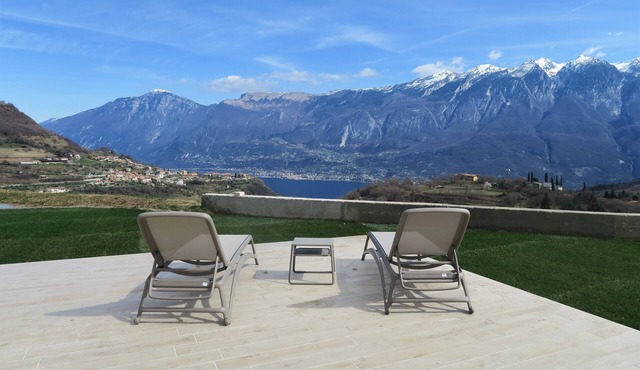 New apartment in small reality with large terrace overlooking Lake Garda/Monti in Prabione