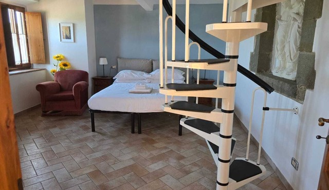 Old Style Apartment in Florence in Residence with shared pool in Tavarnuzze