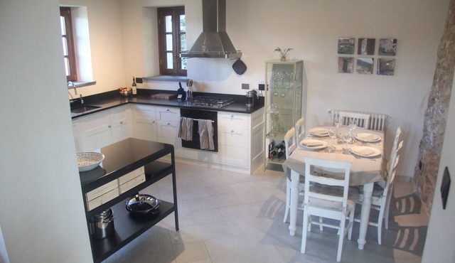 Restored Farmhouse With Infinity Pool, Mountain Views and Landscaped Garden in Licciana Nardi