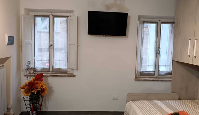 ROMANTIC ACCOMMODATION IN THE HISTORIC CENTER in URBINO