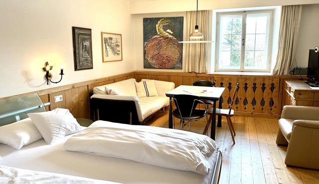 Romantic studio with garden, SWIMMING POOL, mountain railways for free in Telfes