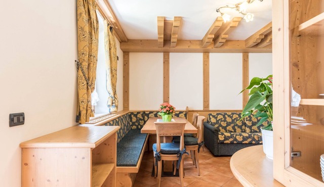 Rural Apartment "Maso Margherita - Tablà" with Balcony, Garden & Wi-Fi in Commezzadura