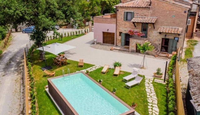 Slow Tuscany Pool, Jacuzzi & Sauna in Croce