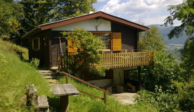 Small hut with a great panorama and plenty of space for families in Reichenfels