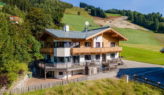 Spacious apartment at the slopes with balcony in Saalbach-Hinterglemm