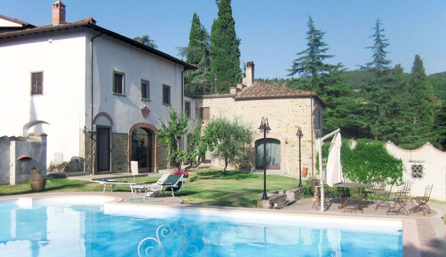 Stunning villa for 2 guests with pool, TV and patio in Arezzo