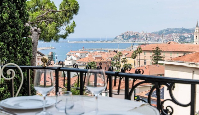 Stunning villa for 4 people with A/C, WIFI, TV and balcony in Imperia