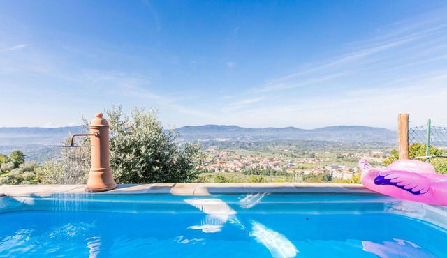 Stunning villa with private pool, A/C, WIFI, TV, patio, pets allowed and panoramic view