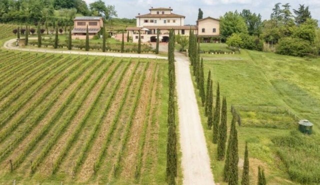 Twin room-Comfort-Ensuite-Balcony in Rignano Sull'Arno