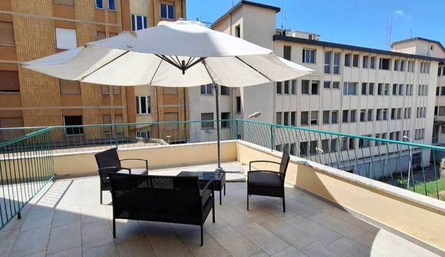 Vanessa House, completely renovated, with large terrace, in the center. in Arezzo