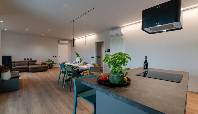 Villa Aqua Lydia Suite Apartment Lake View & Pool in San Felice del Benaco