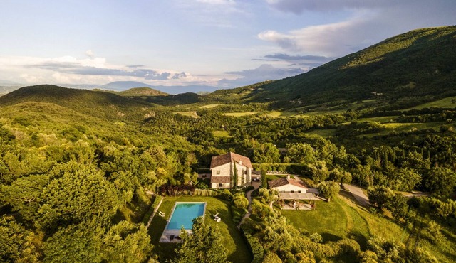 Villa Chimneys - Six Bedroom Resort, Sleeps 12 in Umbertide