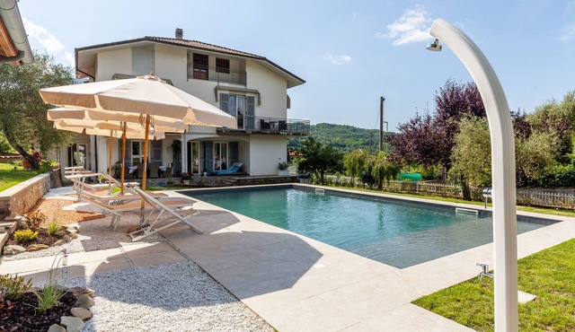Villa La Lanterna Bianca Apartment with Mountain View, Wi-Fi & Air Conditioning in Bagnone